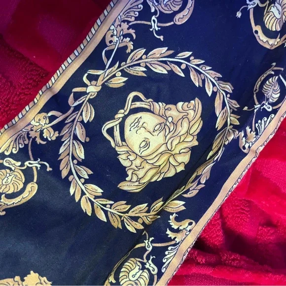 Versace Robe - Picture 5 of 6